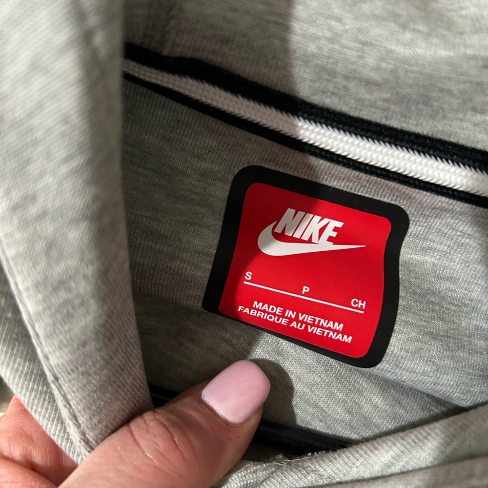 Nike Boys' Sportswear Tech Fleece Pullover Hoodie Youth Small - Picture 3 of 5